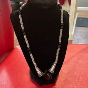 Gorgeous sterling silver necklace with black glass